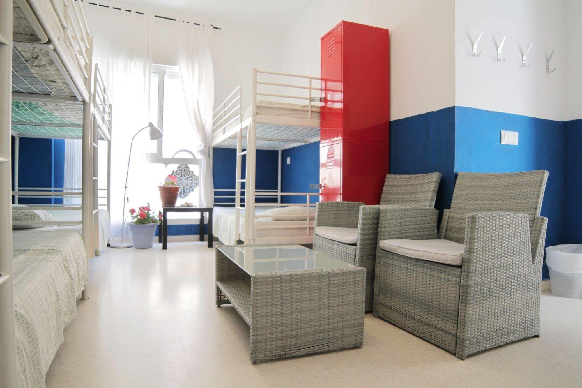 Cadiz Inn Backpackers ภายนอก รูปภาพ