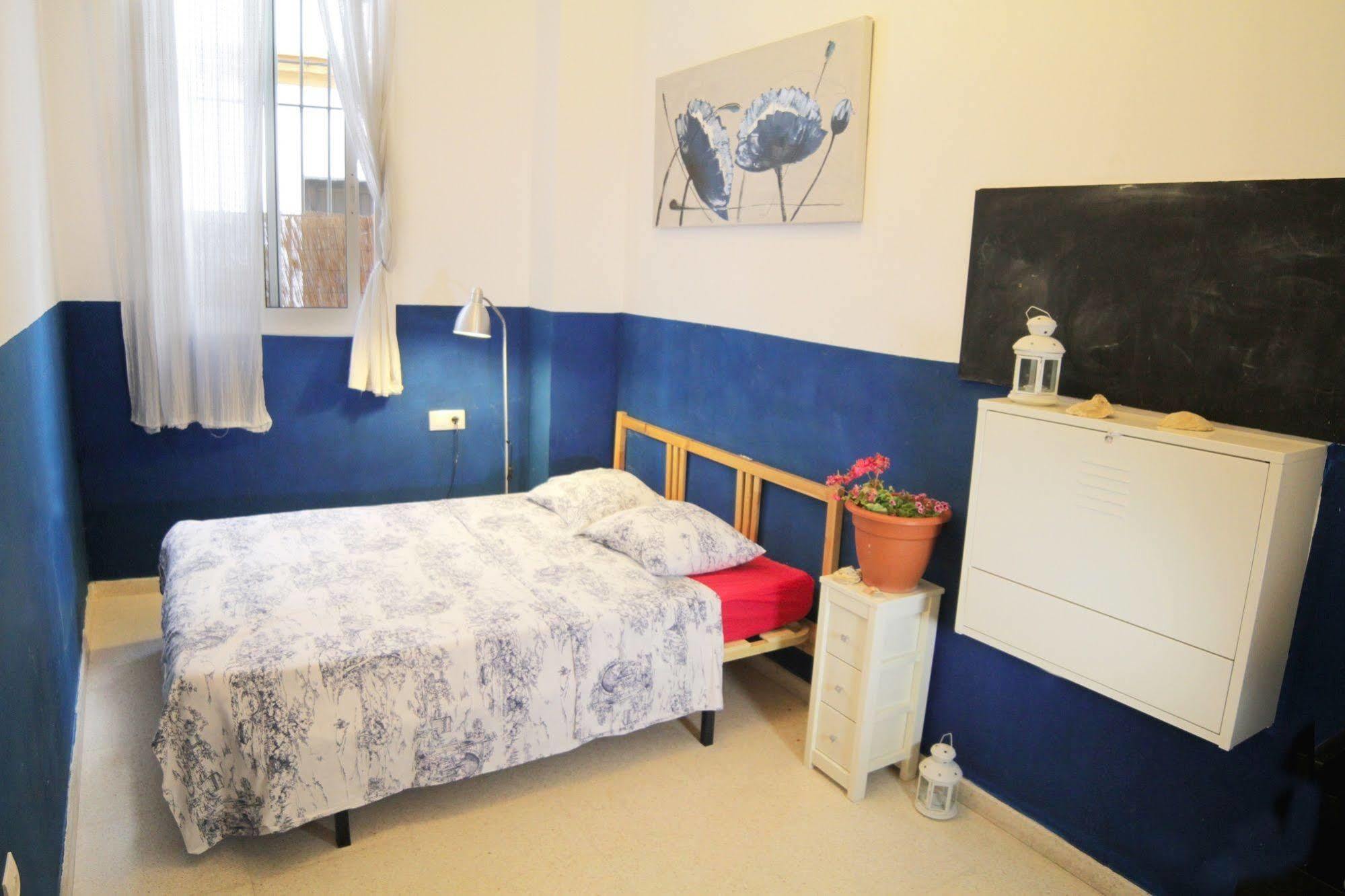 Cadiz Inn Backpackers ภายนอก รูปภาพ