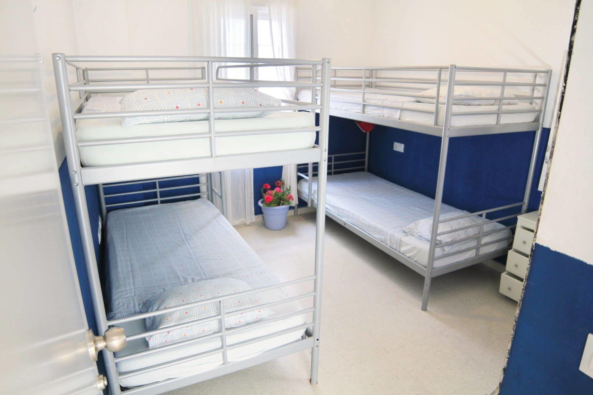 Cadiz Inn Backpackers ภายนอก รูปภาพ