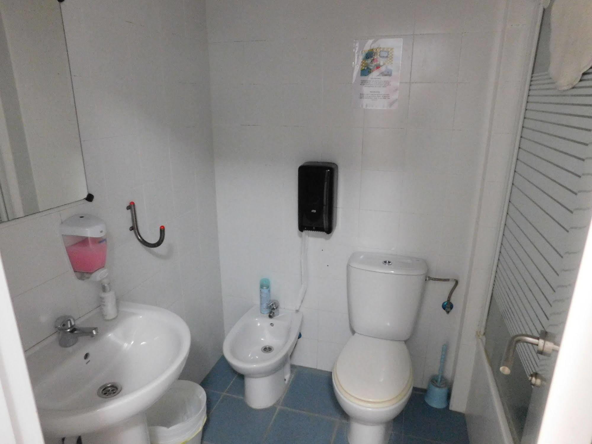 Cadiz Inn Backpackers ภายนอก รูปภาพ