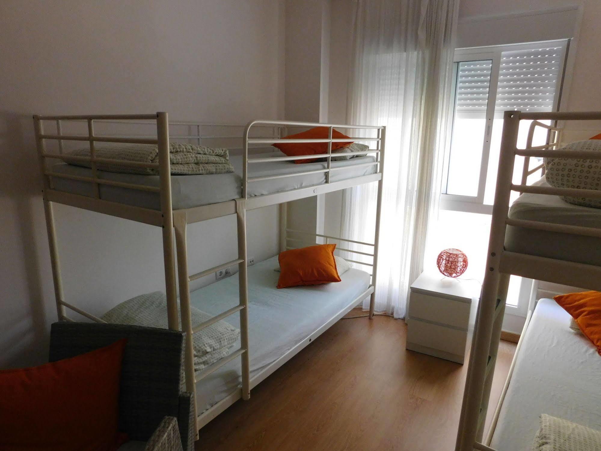 Cadiz Inn Backpackers ภายนอก รูปภาพ