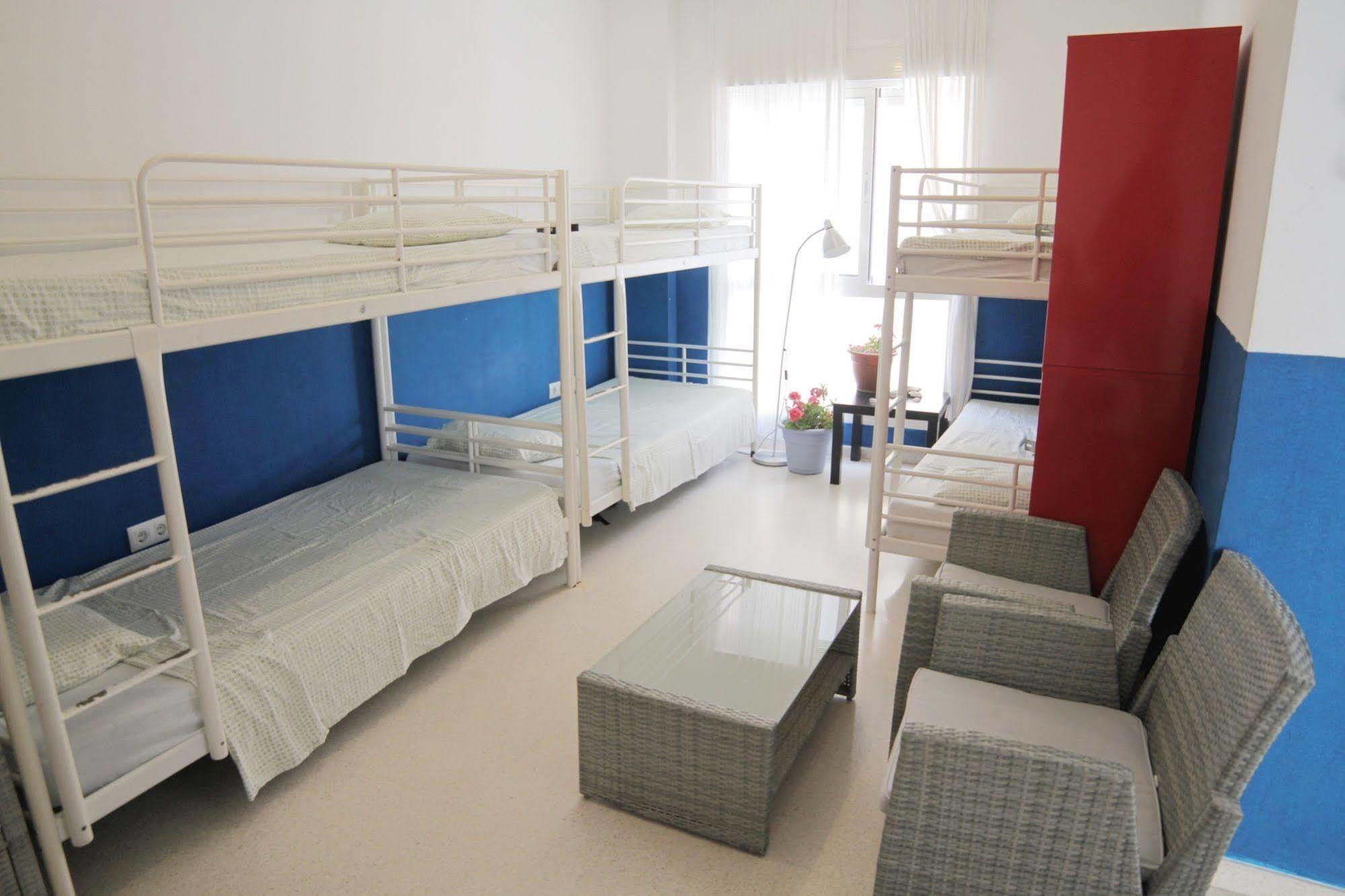 Cadiz Inn Backpackers ภายนอก รูปภาพ