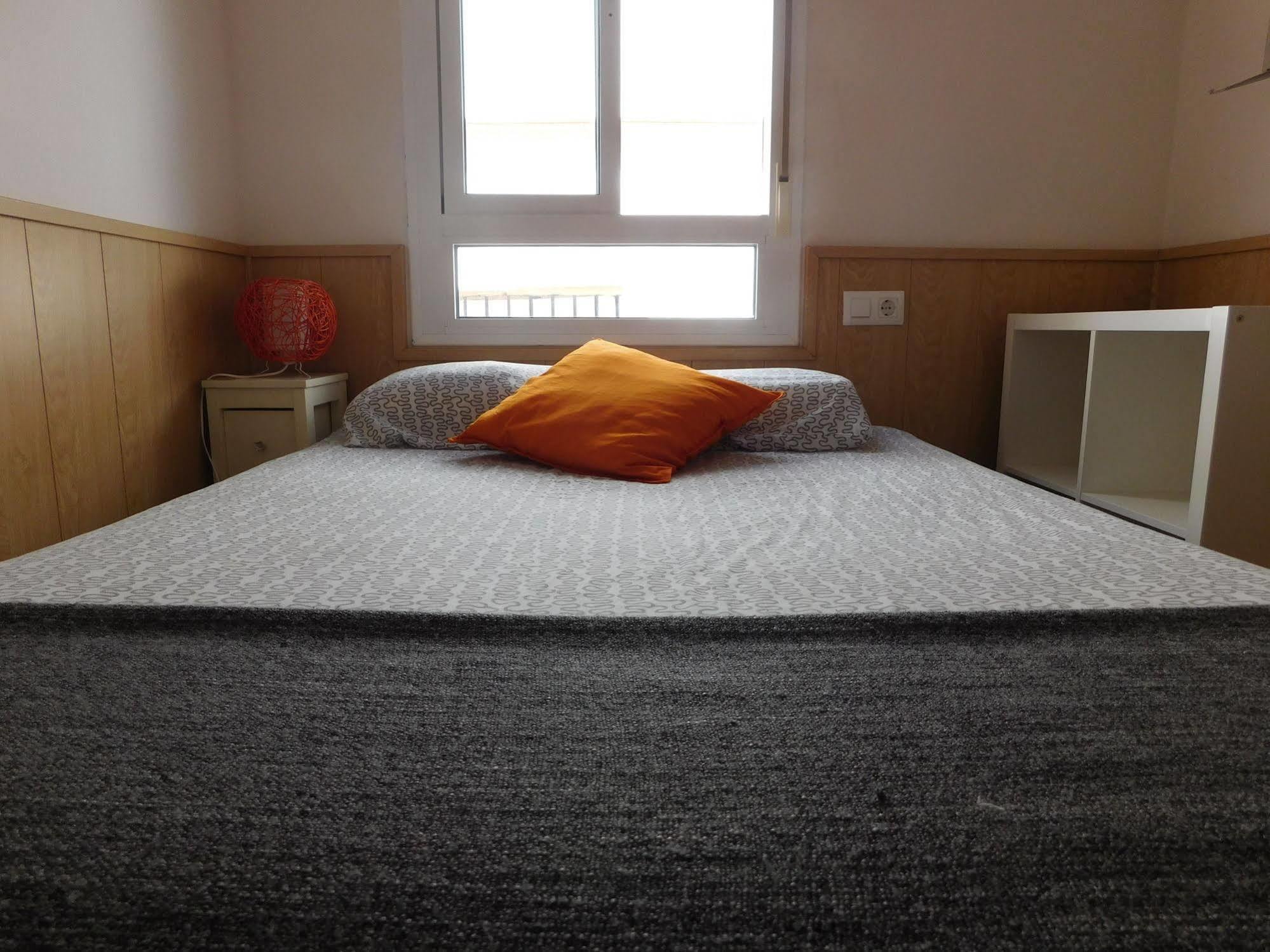 Cadiz Inn Backpackers ภายนอก รูปภาพ