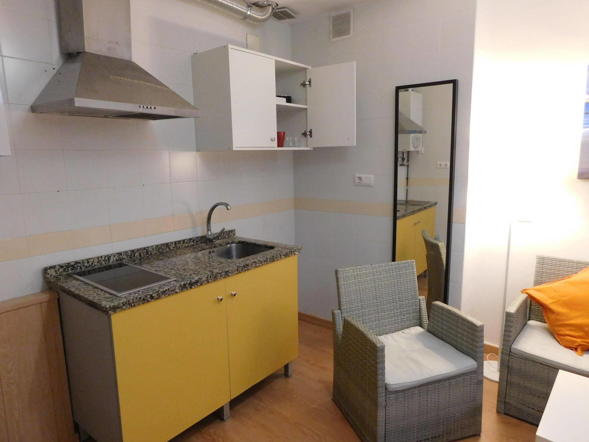 Cadiz Inn Backpackers ภายนอก รูปภาพ