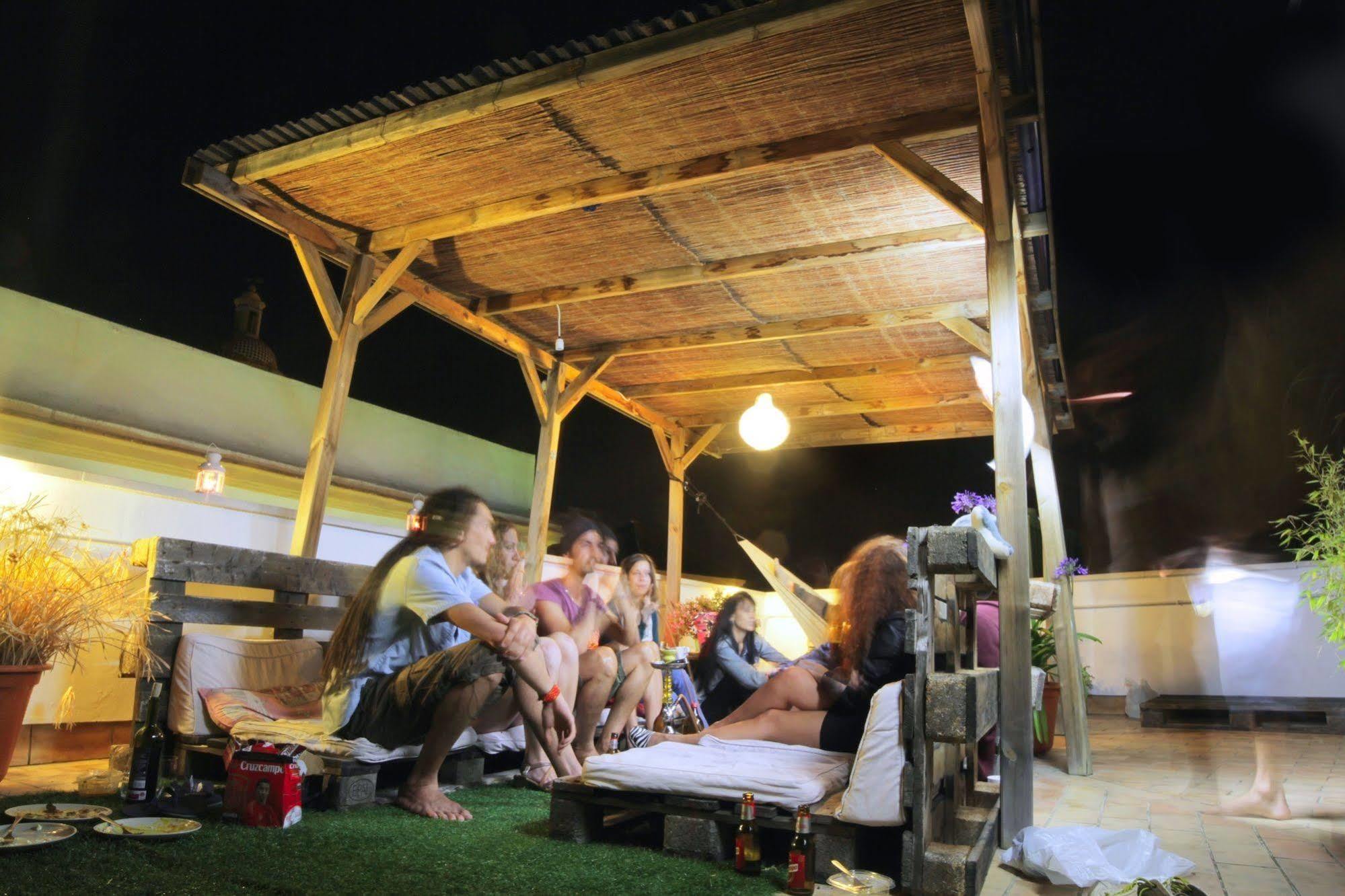 Cadiz Inn Backpackers ภายนอก รูปภาพ
