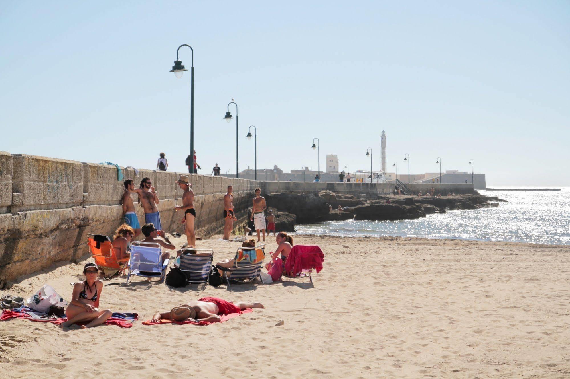 Cadiz Inn Backpackers ภายนอก รูปภาพ