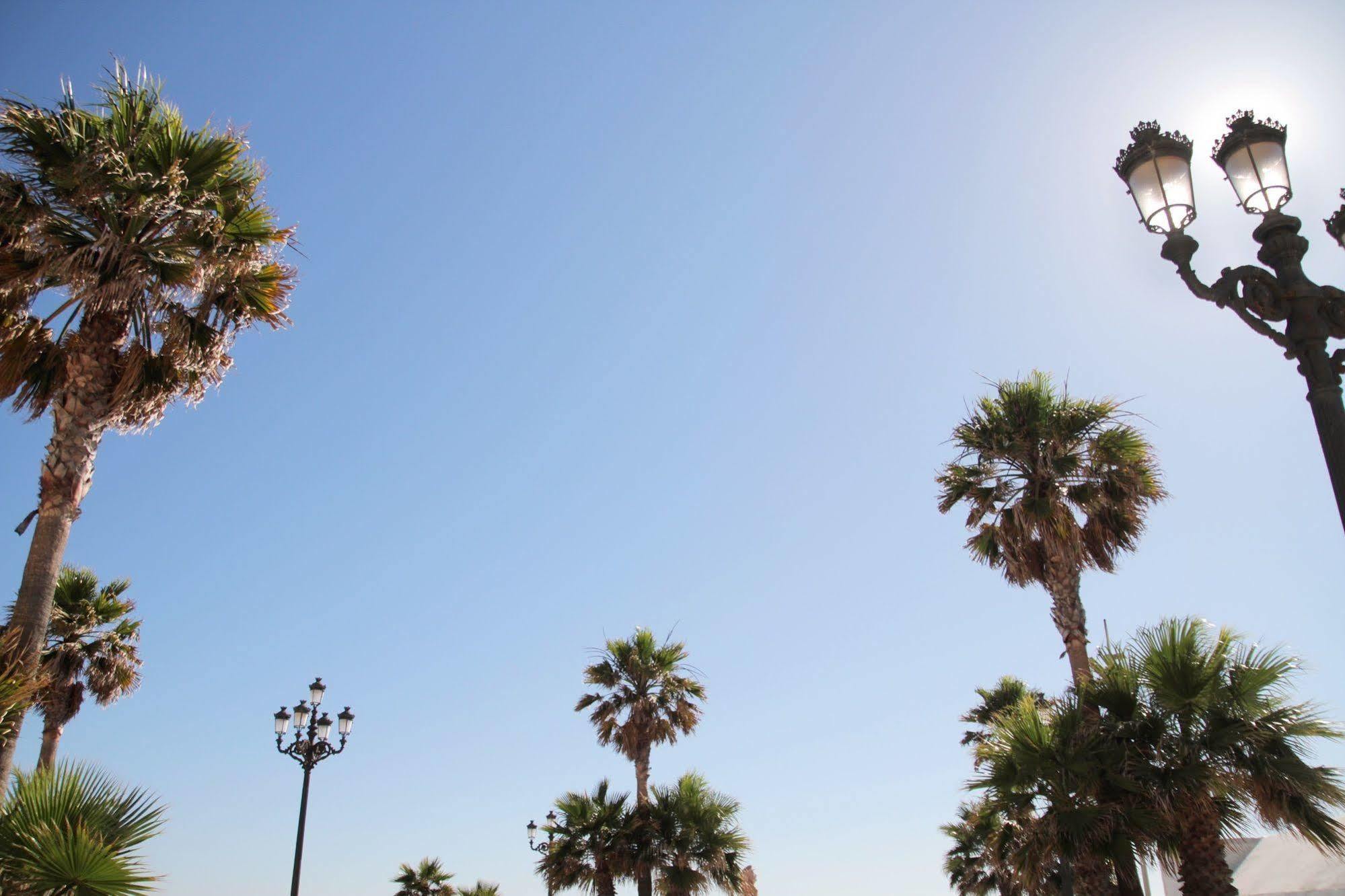 Cadiz Inn Backpackers ภายนอก รูปภาพ